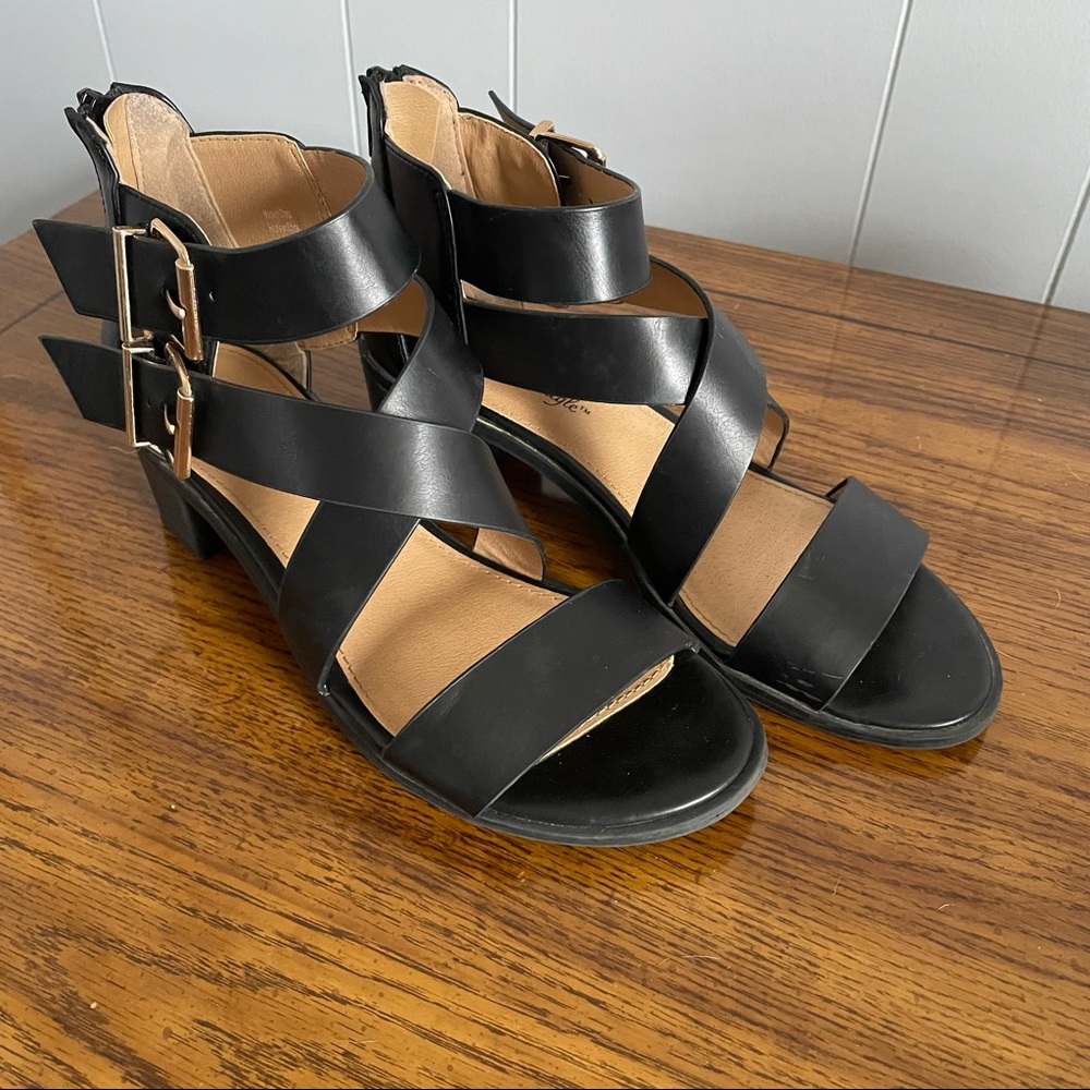 American Eagle black thick strappy block heels   Size 6